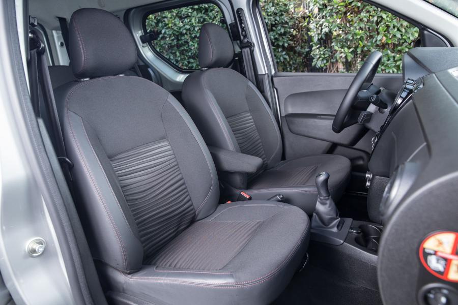 Интерьер Renault Kangoo 2018 года  (LA) (фото 23 из 26)